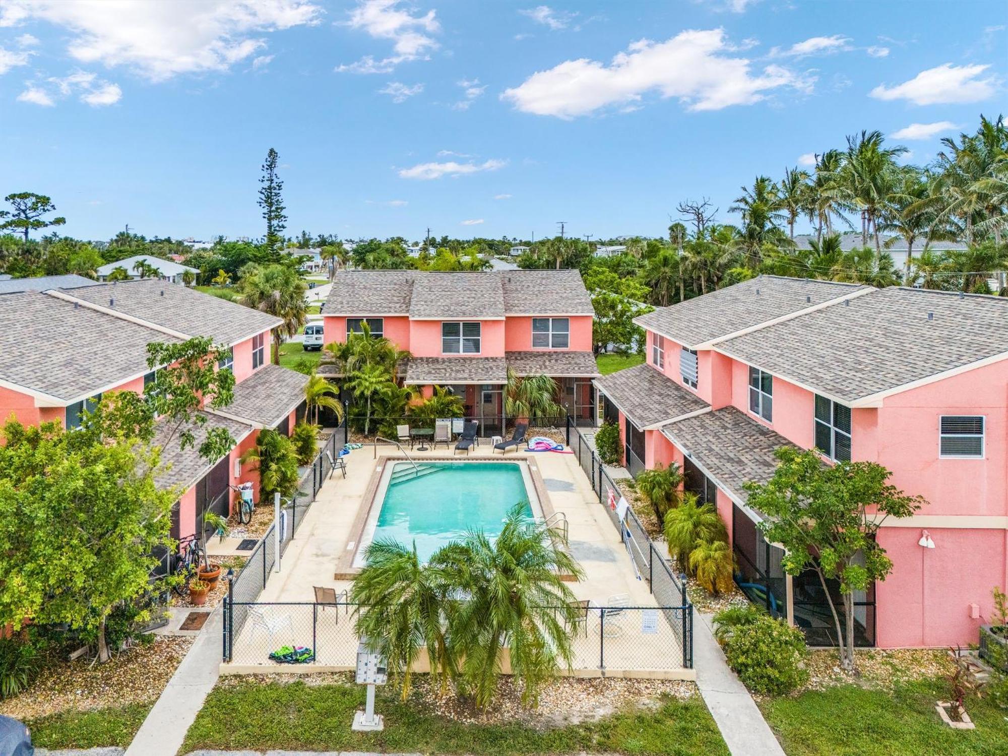 Tiki Retreat * Fort Myers